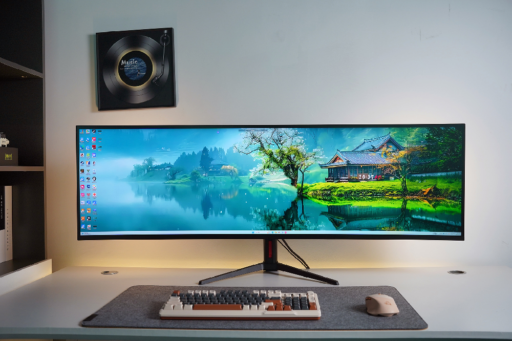 49英寸5K曲面带鱼屏显示器