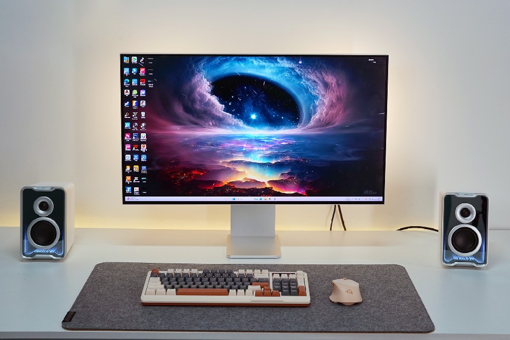 32英寸 4K LG面板显示器